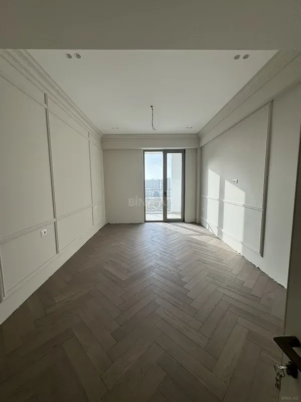 Satılır 7 otaqlı mənzil 345 m²
