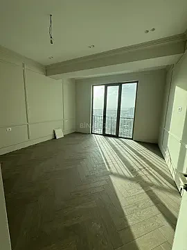 Satılır 7 otaqlı mənzil 345 m²