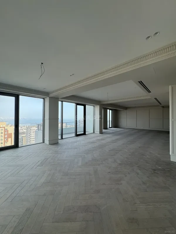 Satılır 7 otaqlı mənzil 345 m²