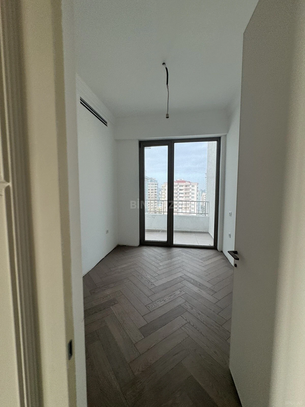 Satılır 7 otaqlı mənzil 345 m²