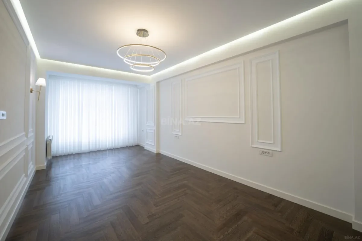 Satılır 3 otaqlı mənzil 121 m²