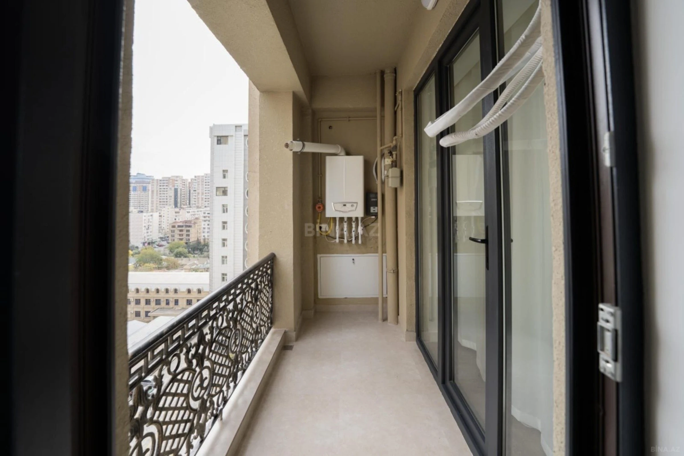 Satılır 3 otaqlı mənzil 121 m²