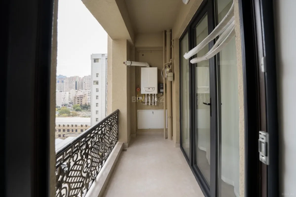 Satılır 3 otaqlı mənzil 121 m²