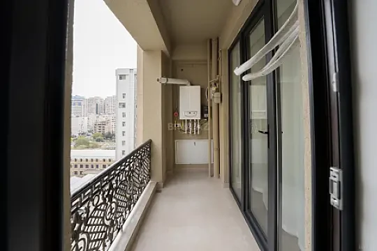 Satılır 3 otaqlı mənzil 121 m²