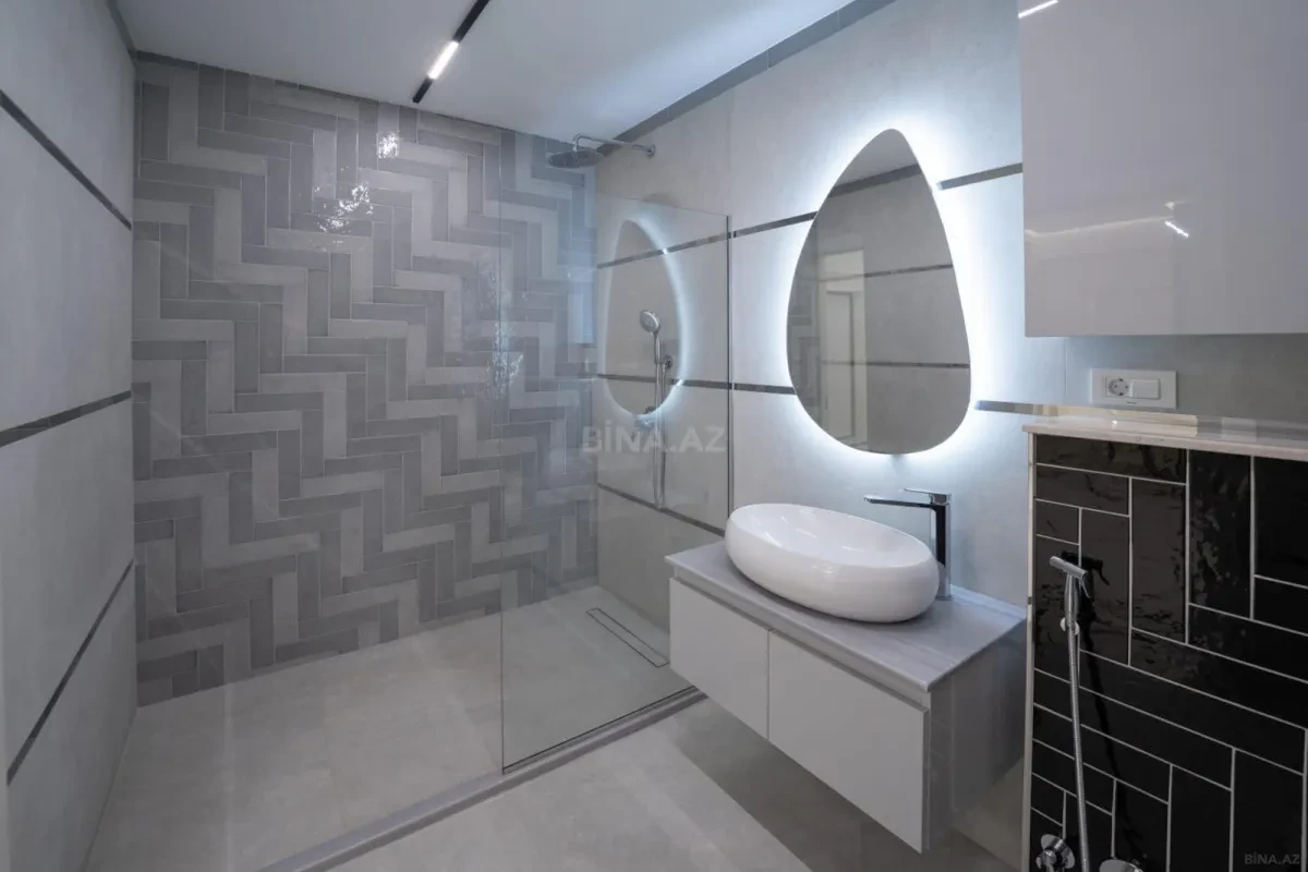 Satılır 3 otaqlı mənzil 121 m²