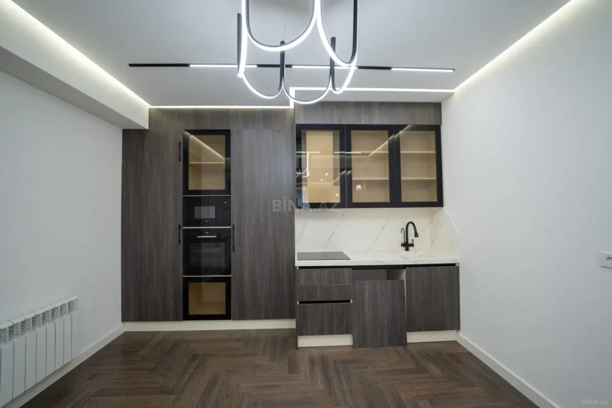 Satılır 3 otaqlı mənzil 121 m²