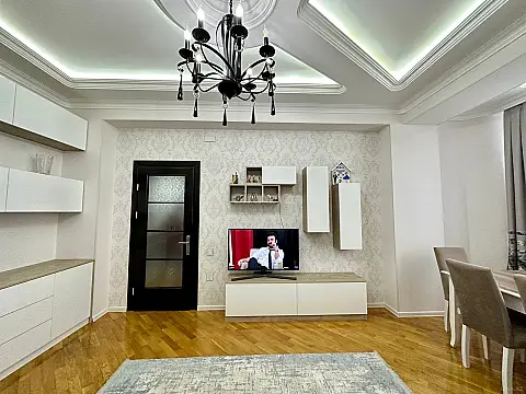 Satılır 2 otaqlı mənzil 68 m²