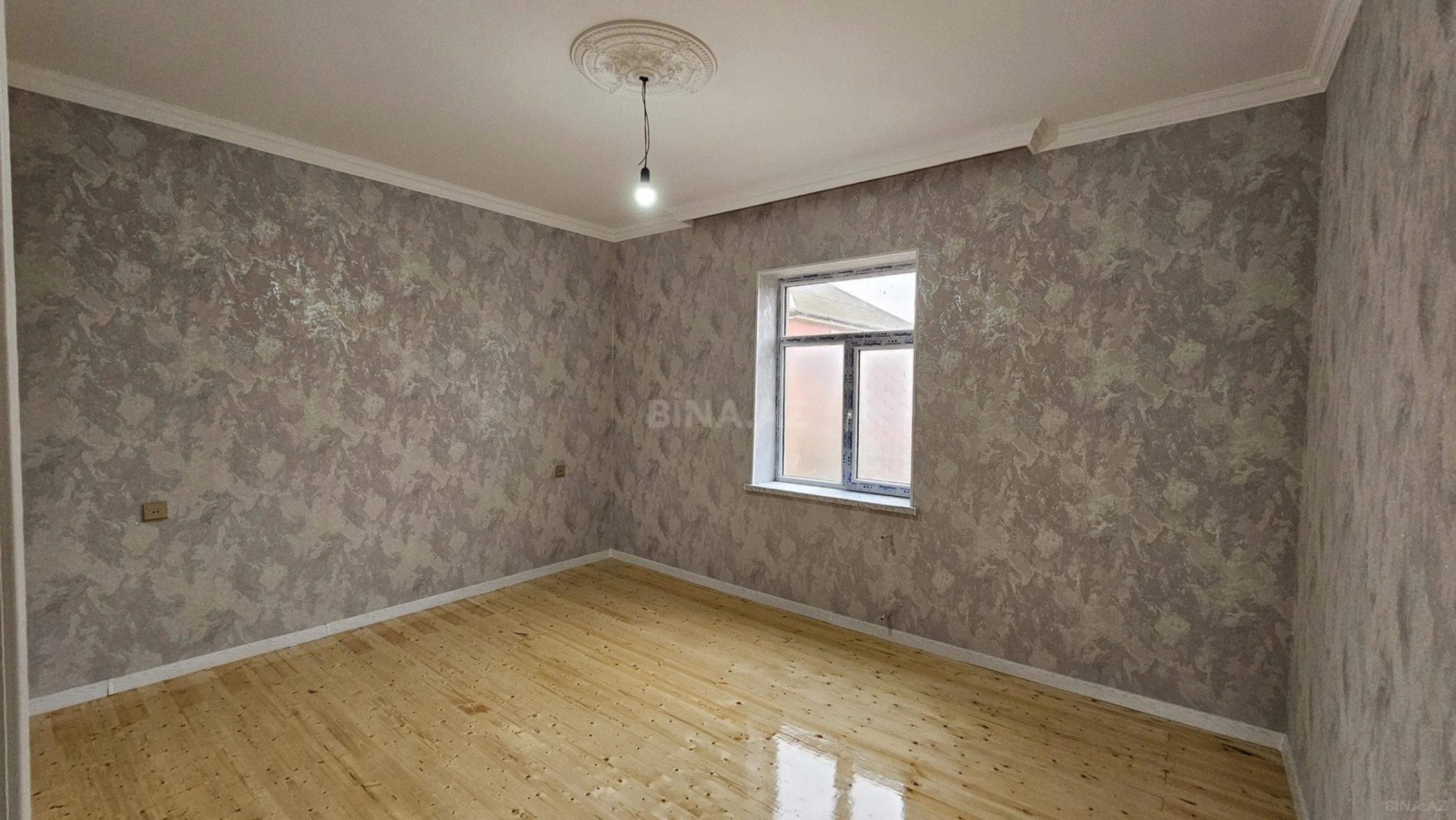 Satılır 5 otaqlı həyət evi 230 m²