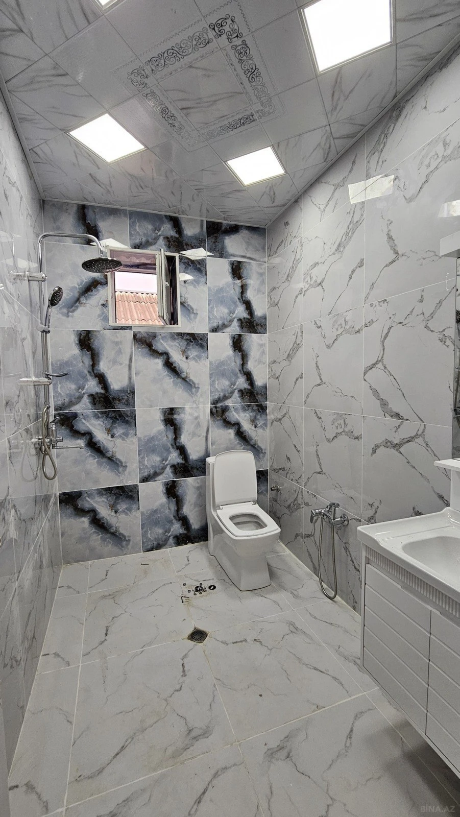 Satılır 5 otaqlı həyət evi 230 m²