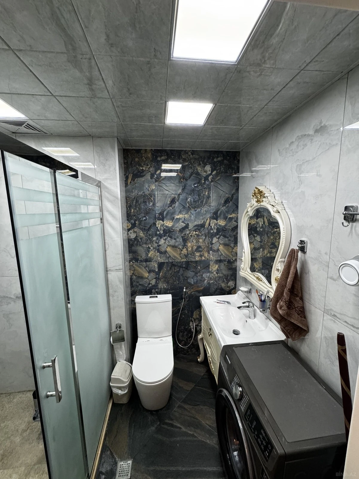 Satılır 4 otaqlı mənzil 140 m²