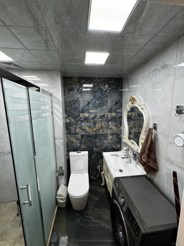 Satılır 4 otaqlı mənzil 140 m²