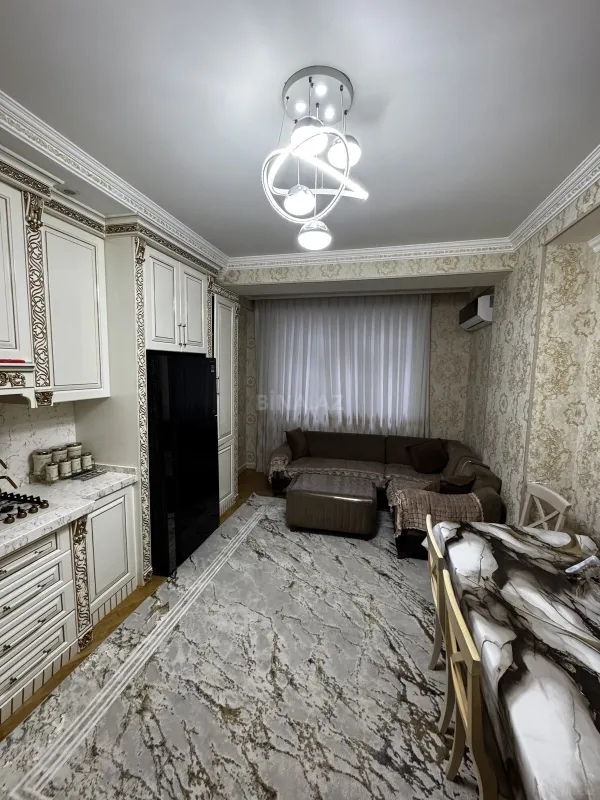 Satılır 4 otaqlı mənzil 140 m²