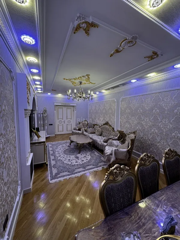 Satılır 4 otaqlı mənzil 140 m²