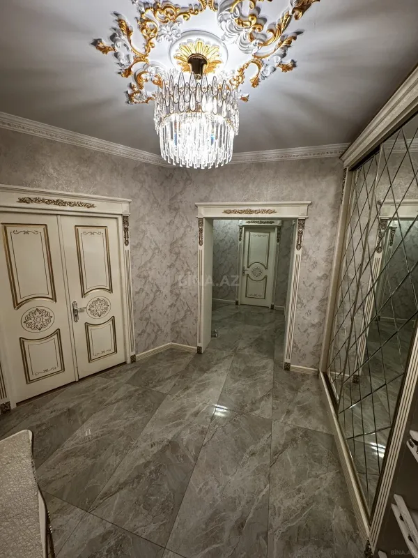 Satılır 4 otaqlı mənzil 140 m²