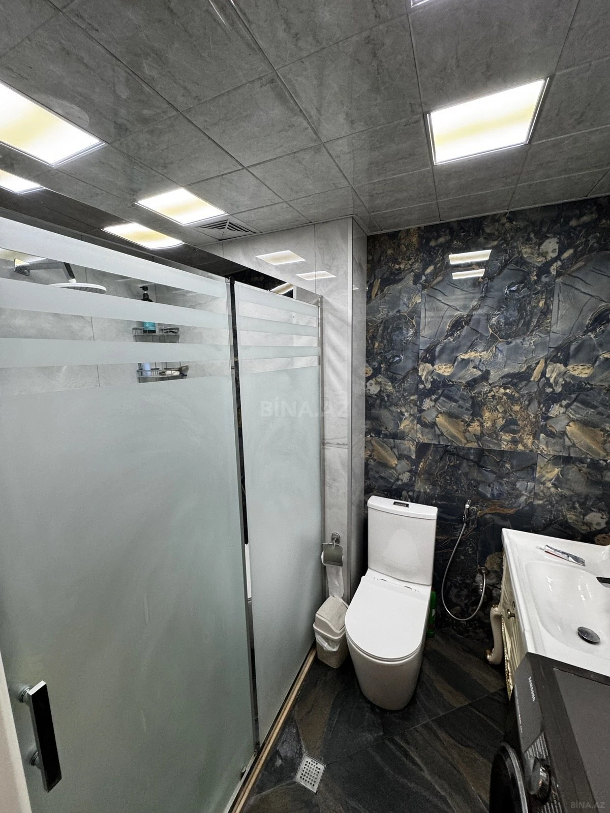 Satılır 4 otaqlı mənzil 140 m²