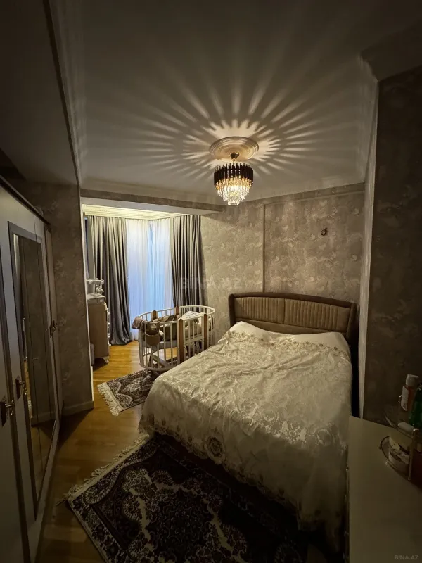 Satılır 4 otaqlı mənzil 140 m²