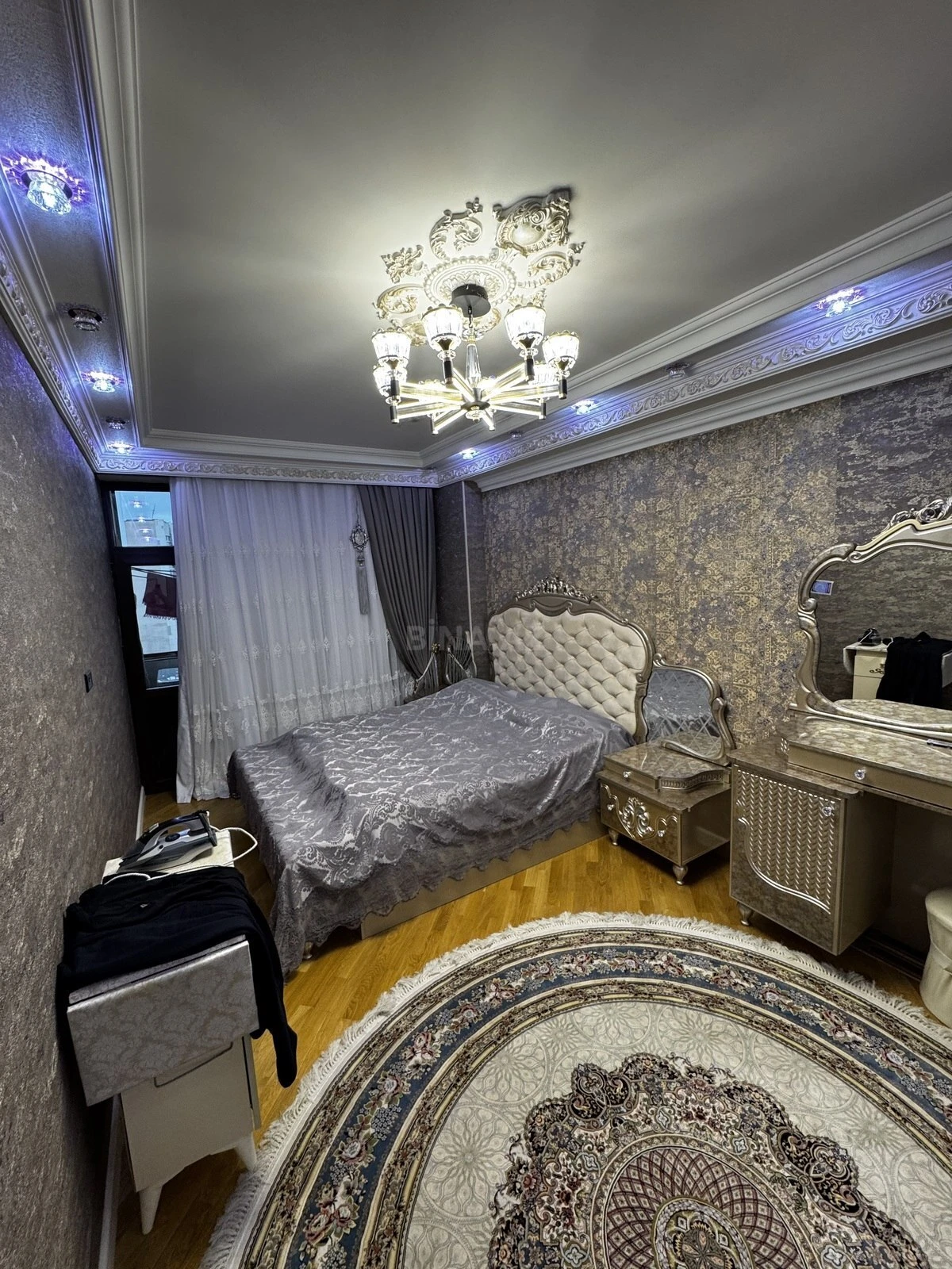 Satılır 4 otaqlı mənzil 140 m²