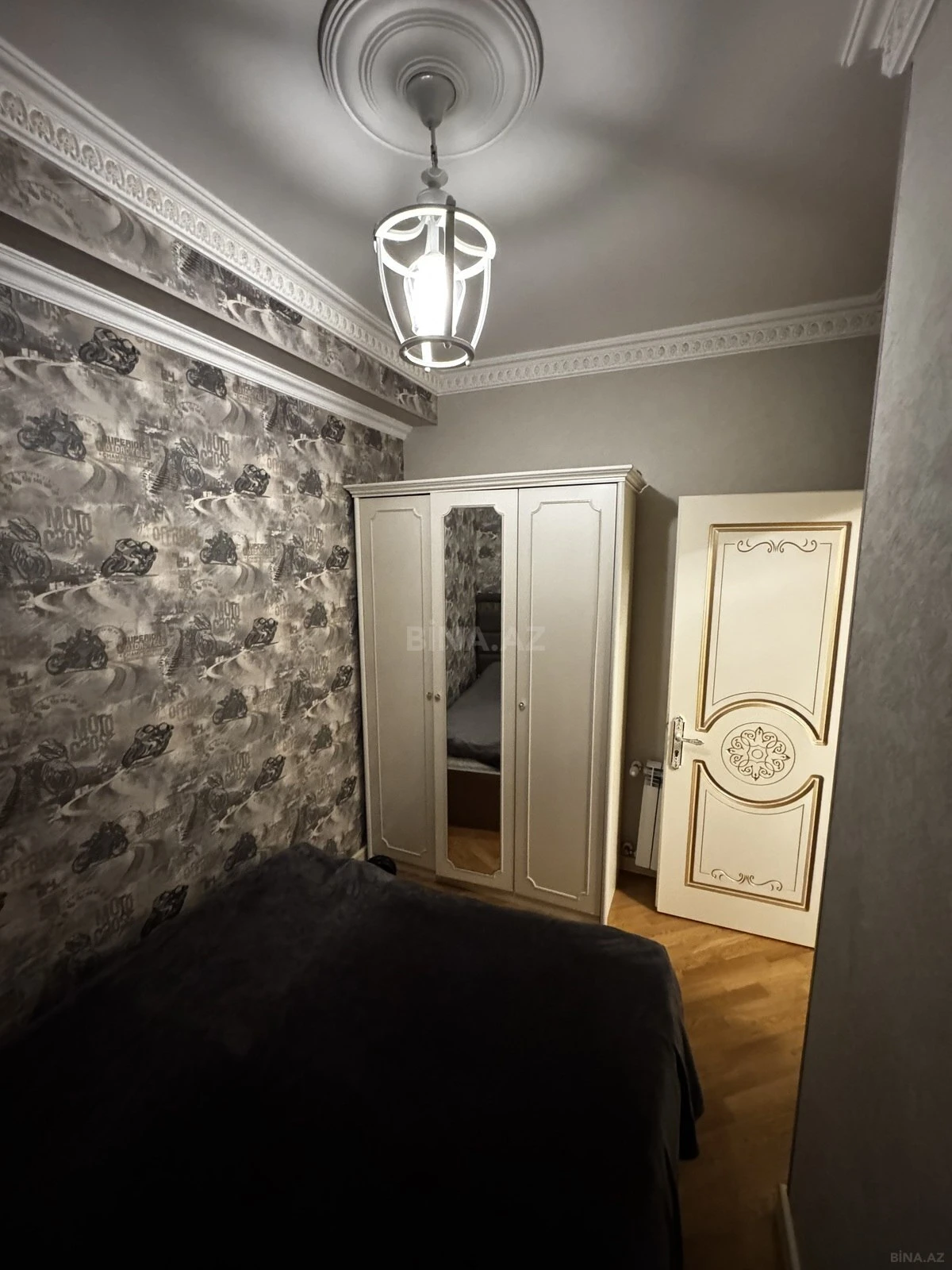 Satılır 4 otaqlı mənzil 140 m²