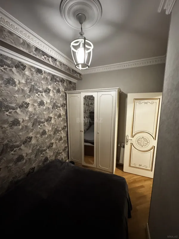 Satılır 4 otaqlı mənzil 140 m²