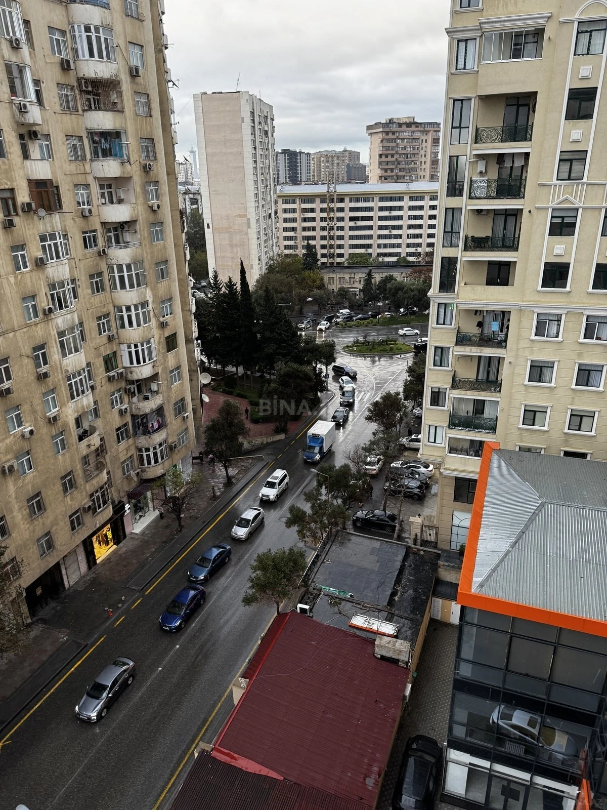 Satılır 4 otaqlı mənzil 140 m²