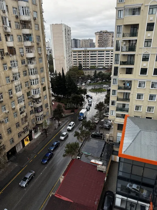 Satılır 4 otaqlı mənzil 140 m²