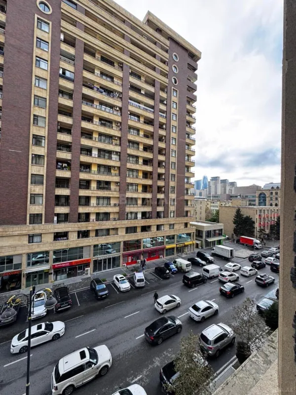 Satılır 3 otaqlı mənzil 150 m²