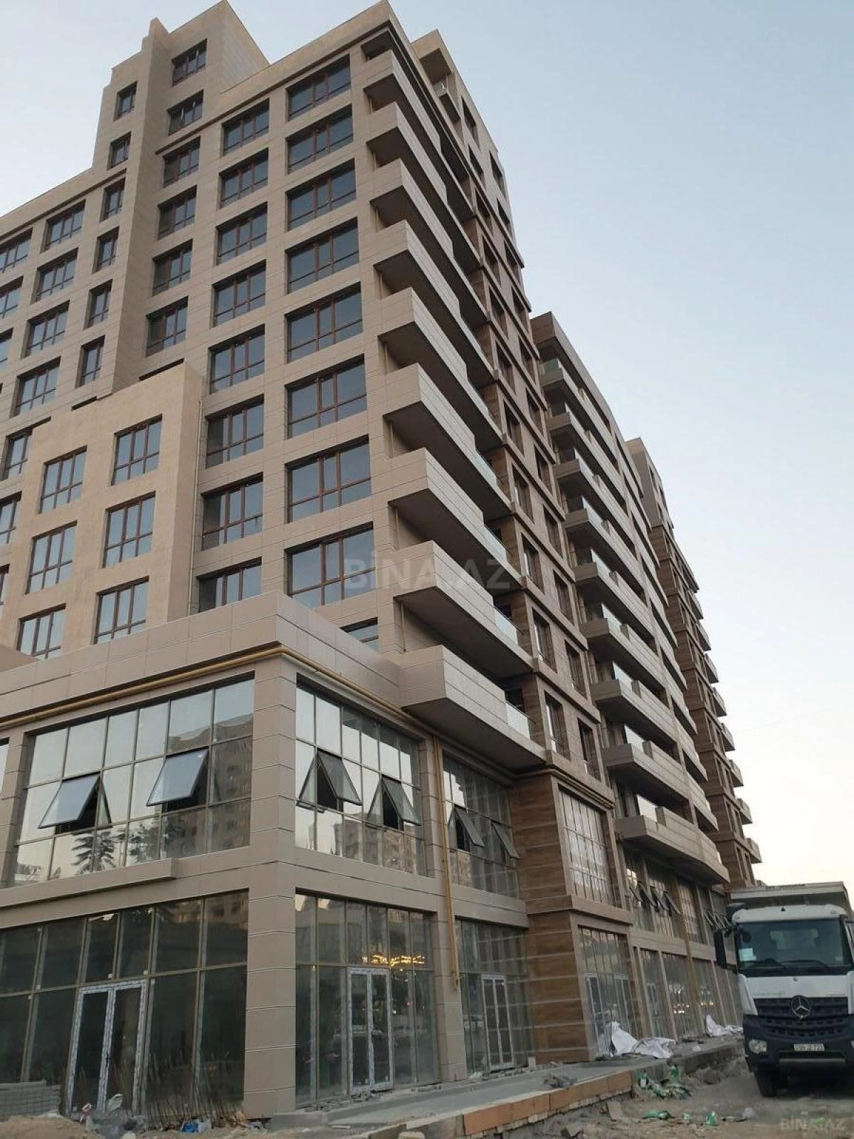 Satılır 2 otaqlı mənzil 108 m²