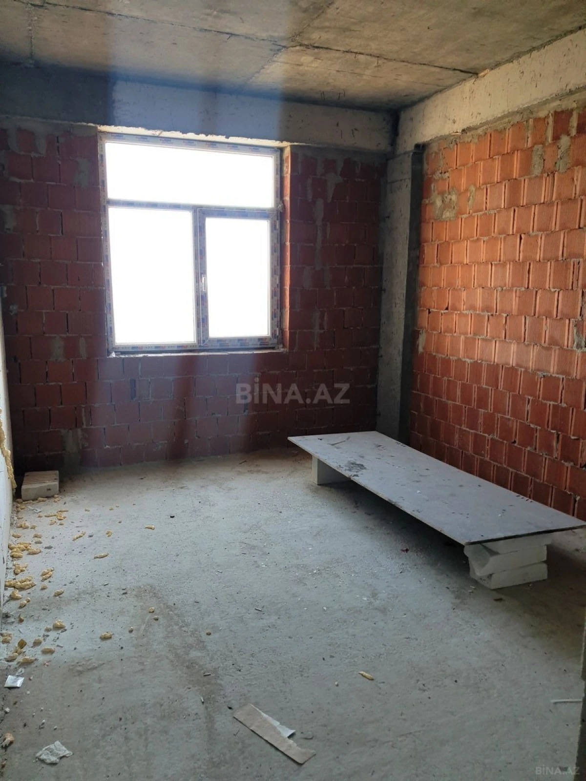 Satılır 2 otaqlı mənzil 108 m²