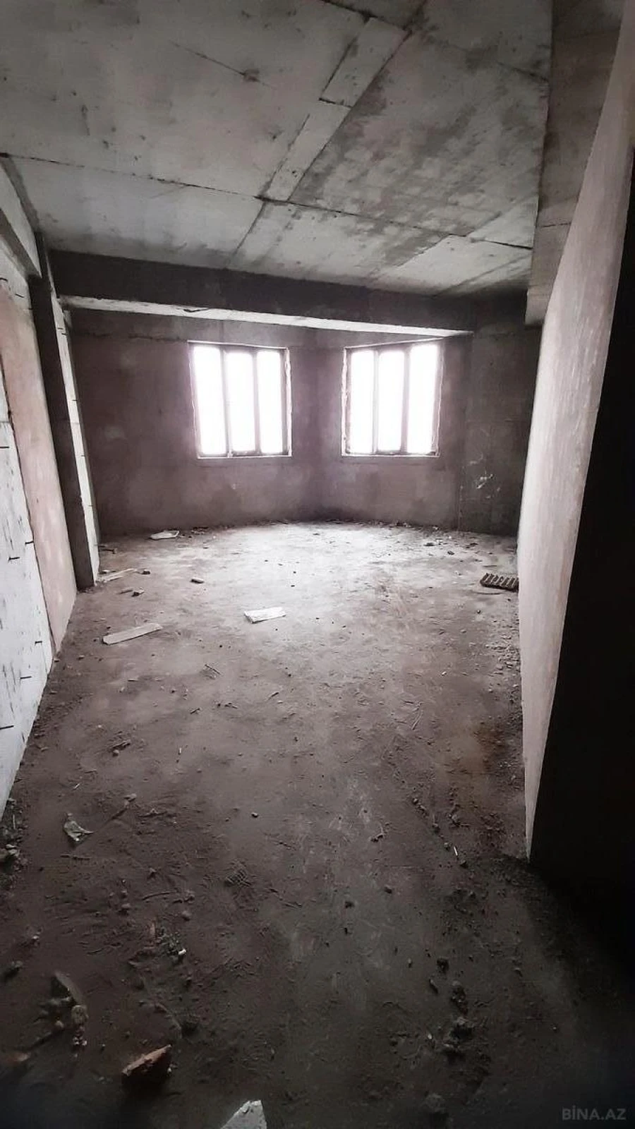 Satılır 2 otaqlı mənzil 108 m²