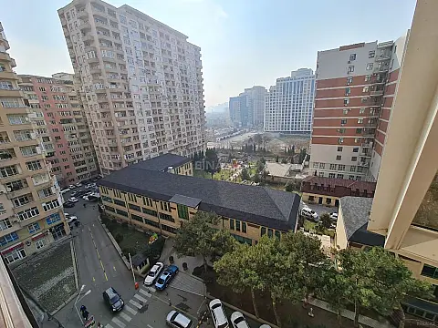 Satılır 3 otaqlı mənzil 140 m²