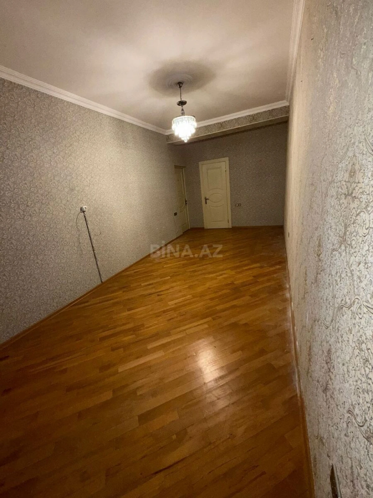 Satılır 3 otaqlı mənzil 140 m²