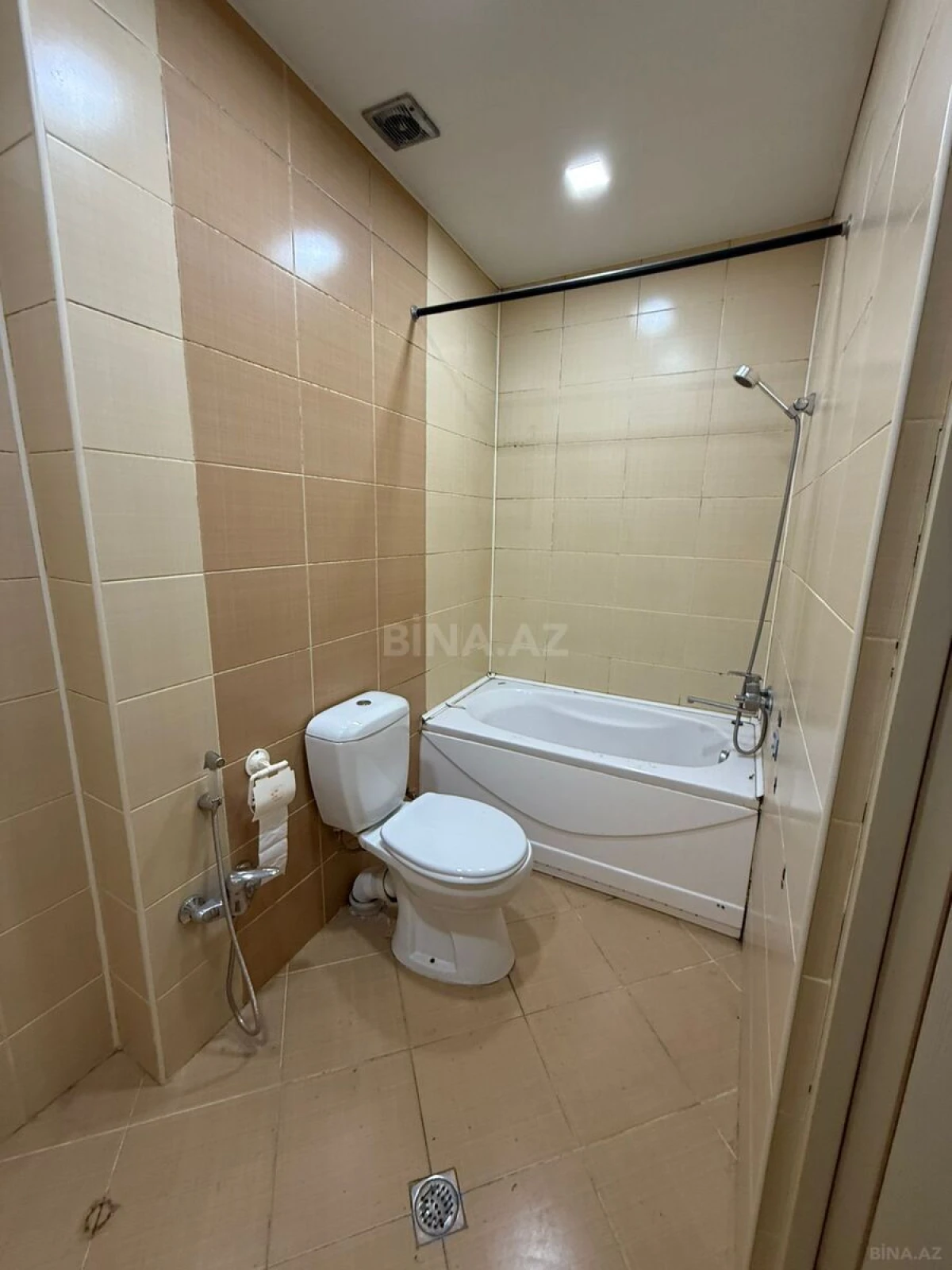 Satılır 3 otaqlı mənzil 140 m²