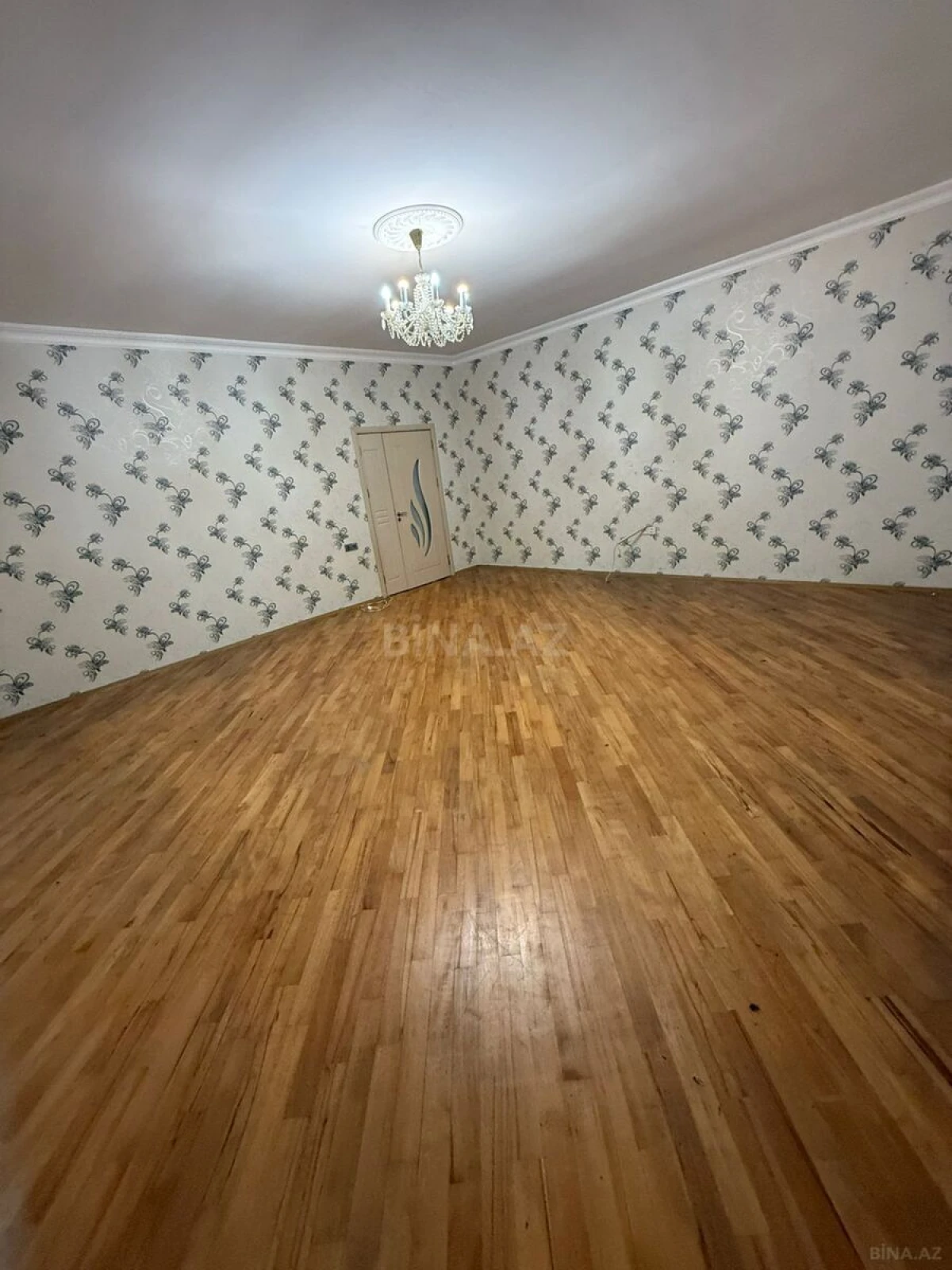 Satılır 3 otaqlı mənzil 140 m²