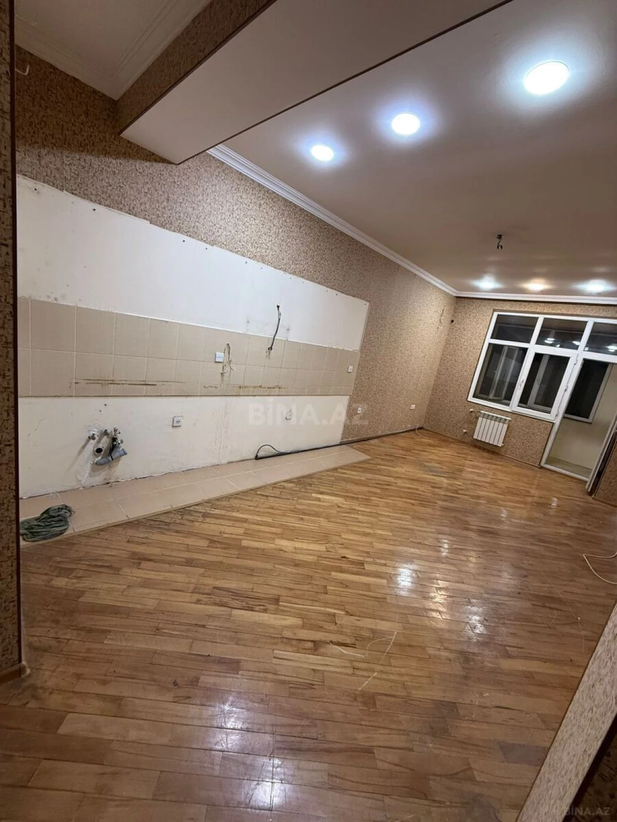 Satılır 3 otaqlı mənzil 140 m²
