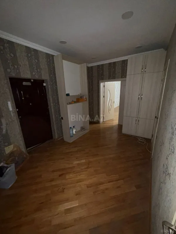 Satılır 3 otaqlı mənzil 140 m²