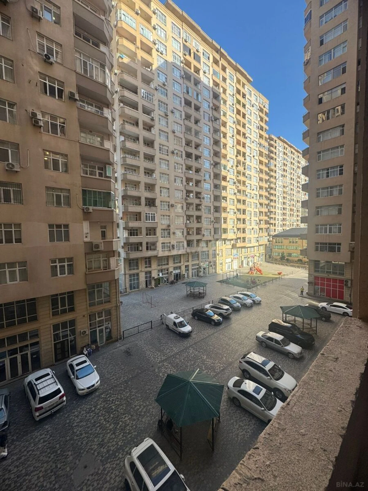 Satılır 3 otaqlı mənzil 140 m²