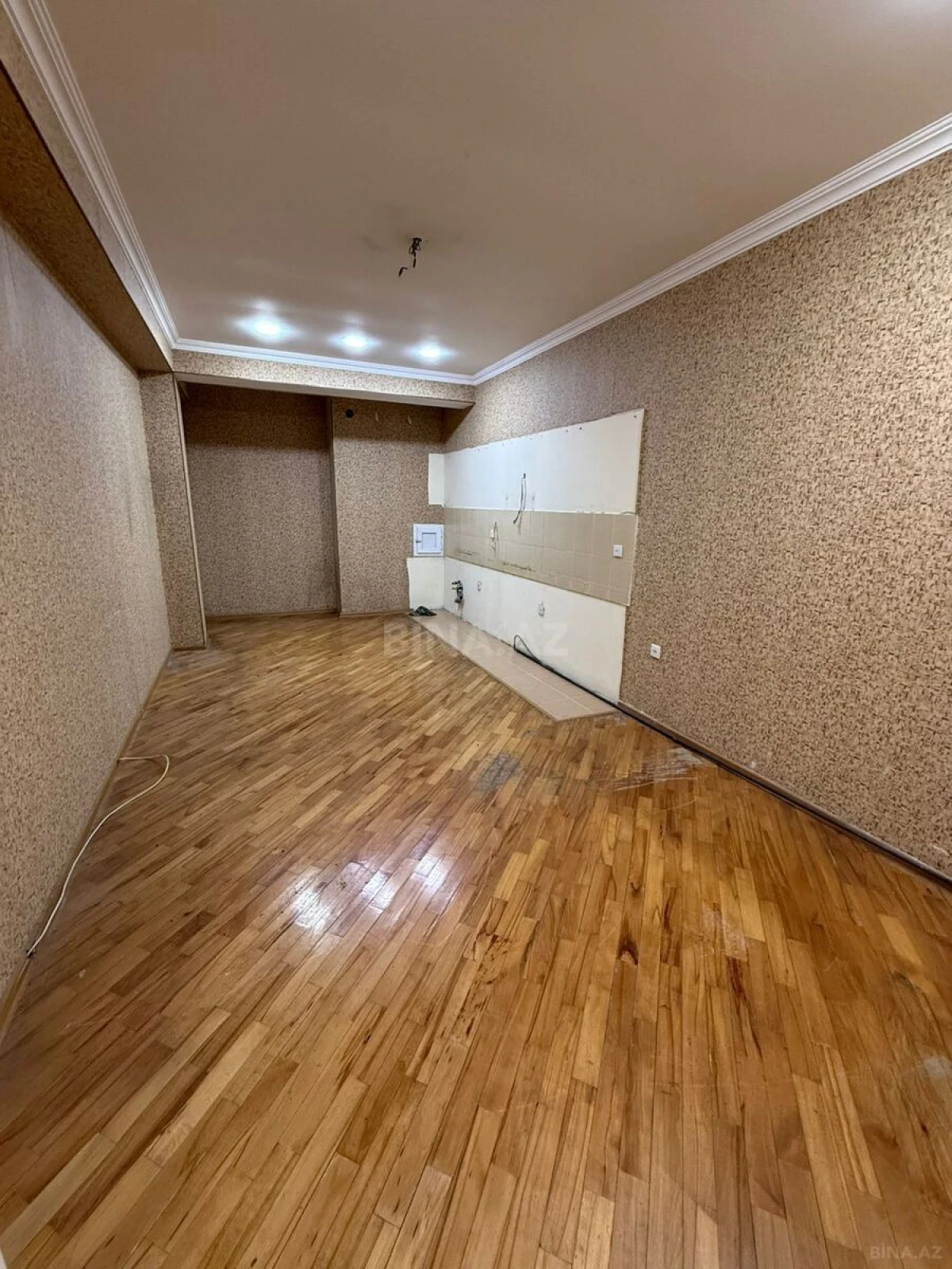 Satılır 3 otaqlı mənzil 140 m²