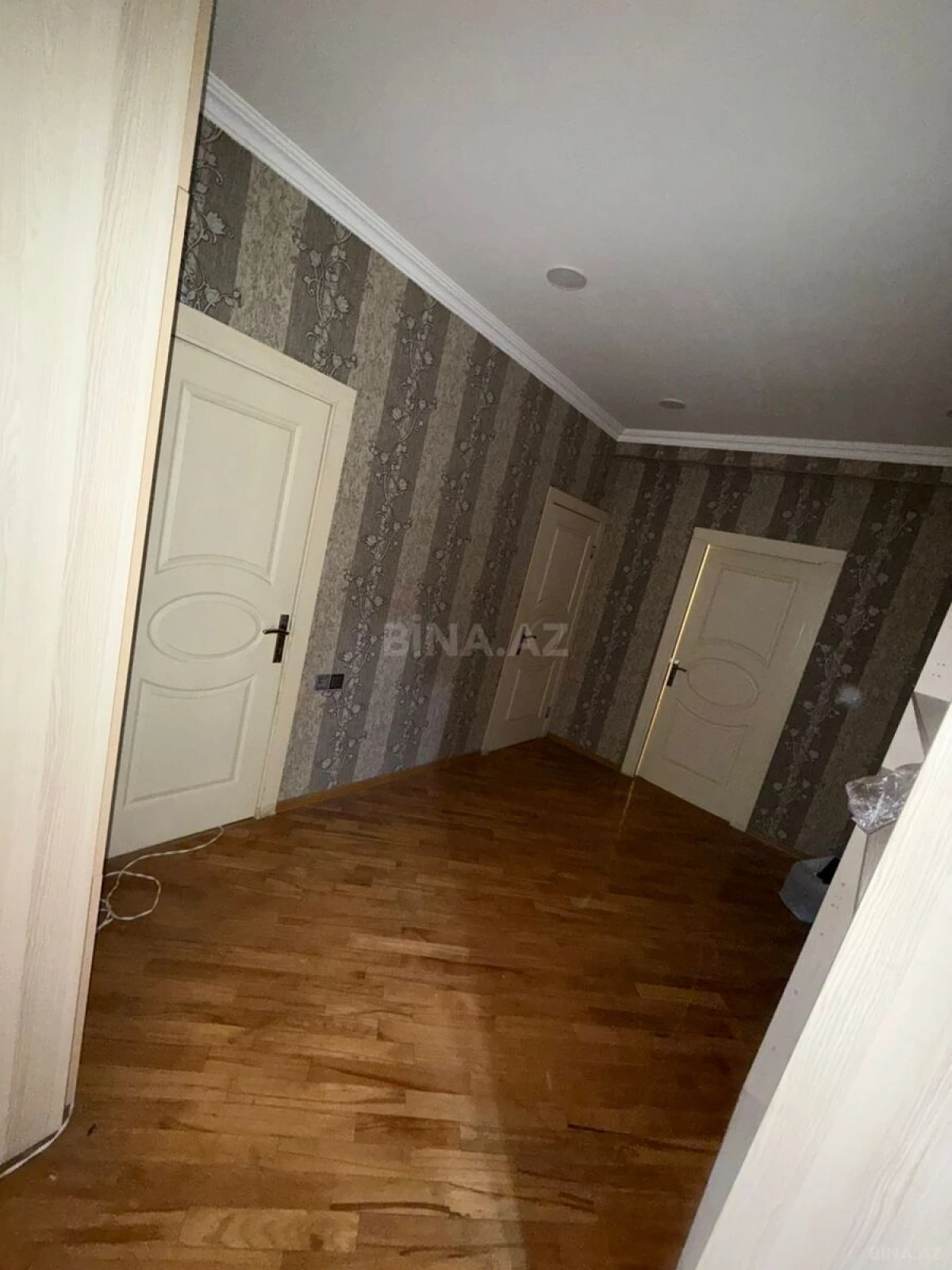 Satılır 3 otaqlı mənzil 140 m²