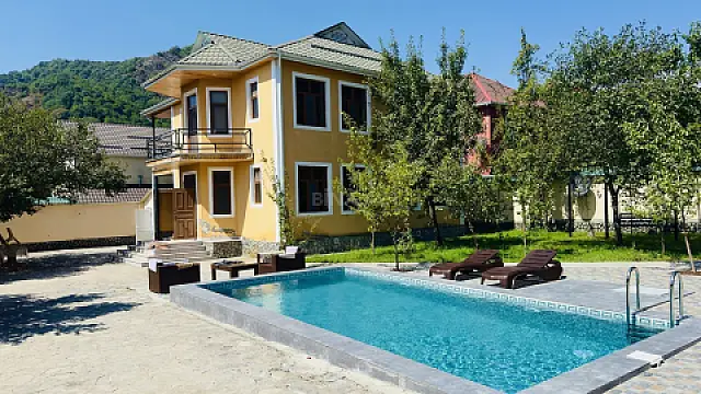 Satılır 4 otaqlı həyət evi 152 m²