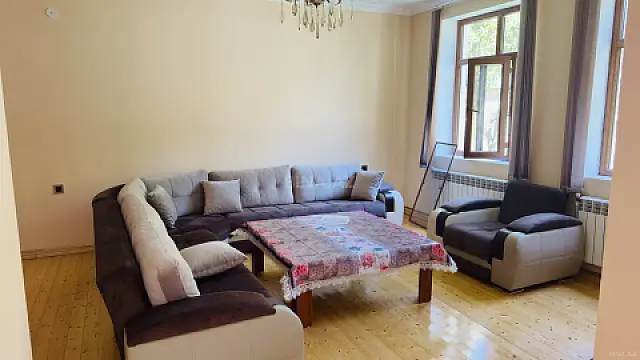 Satılır 4 otaqlı həyət evi 152 m²