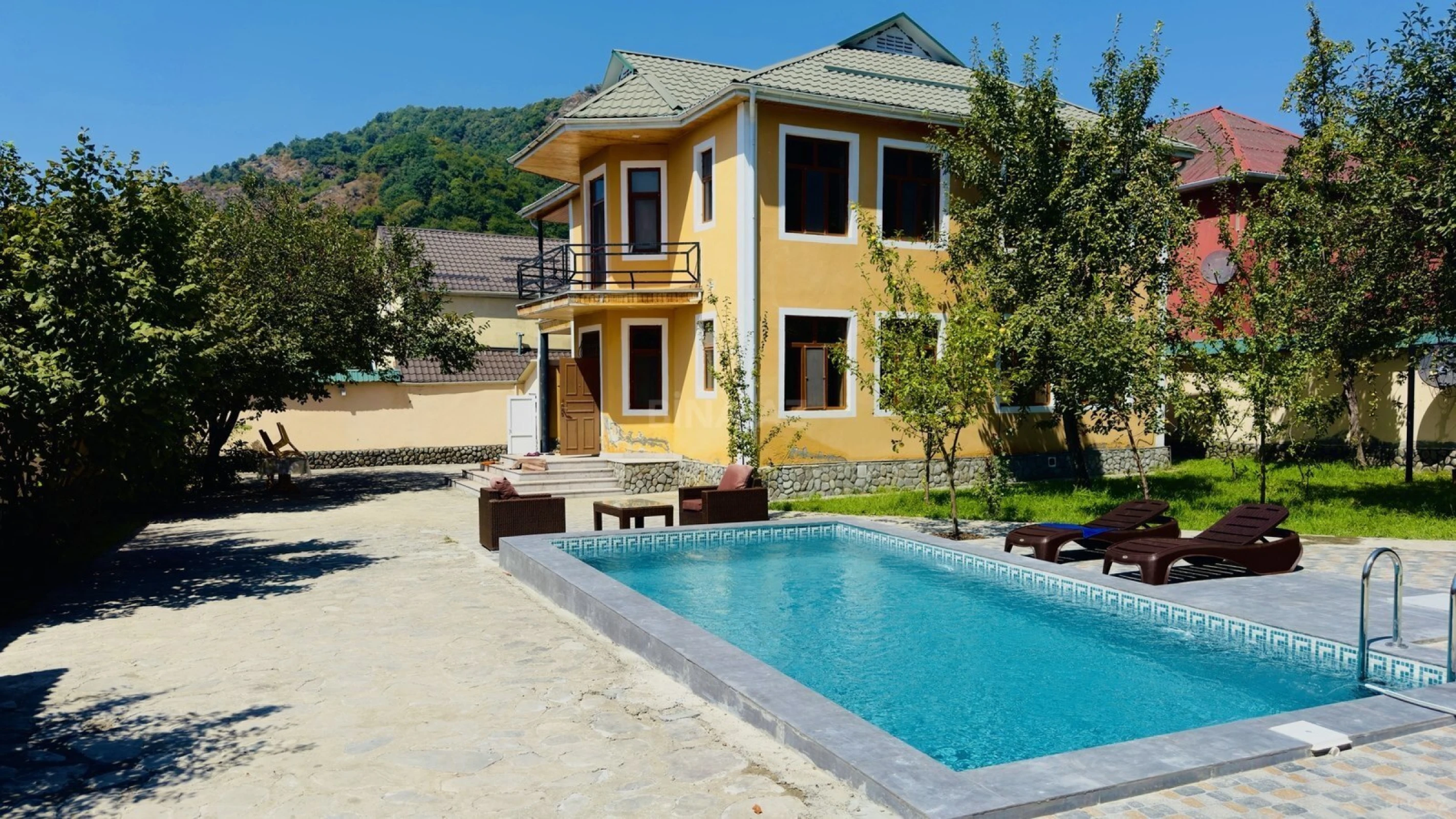 Satılır 4 otaqlı həyət evi 152 m²