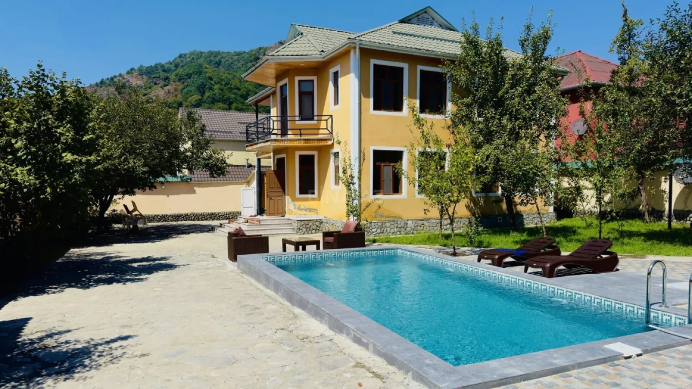 Satılır 4 otaqlı həyət evi 152 m²