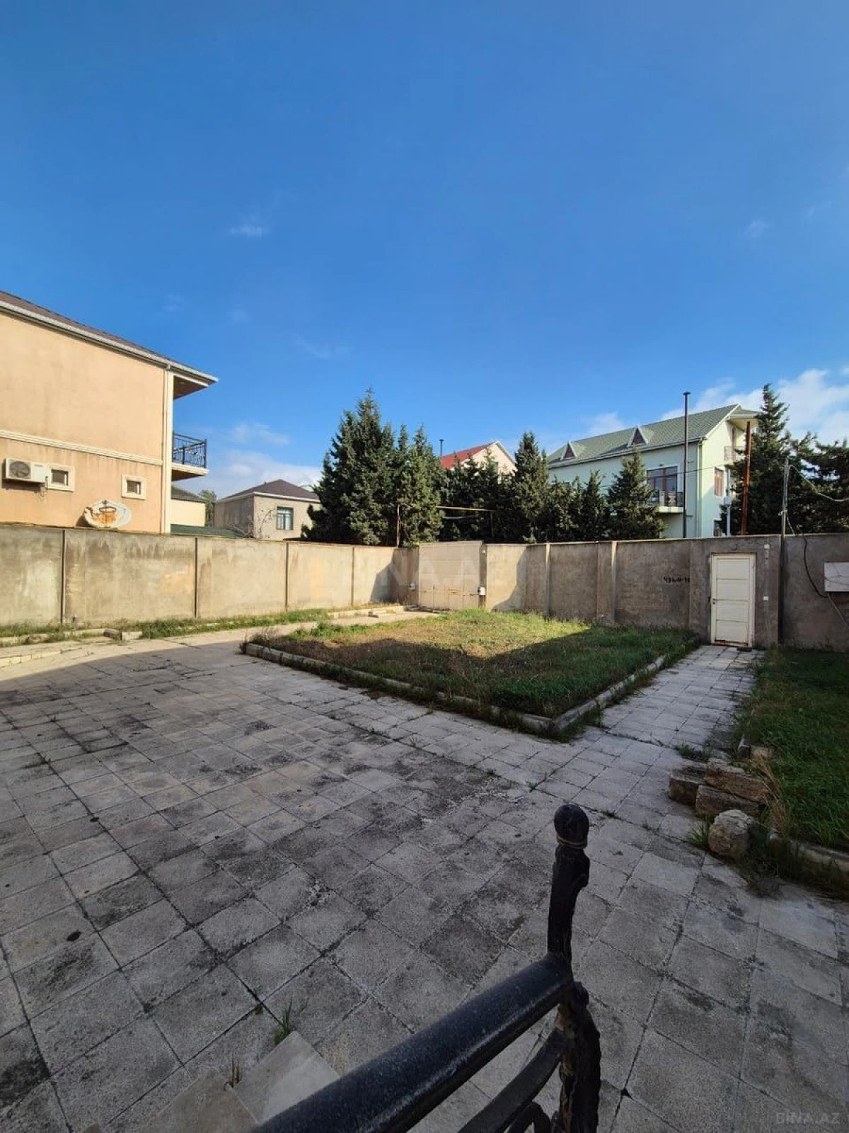 Satılır 6 otaqlı həyət evi 320 m²