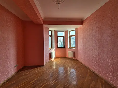 Satılır 6 otaqlı həyət evi 320 m²
