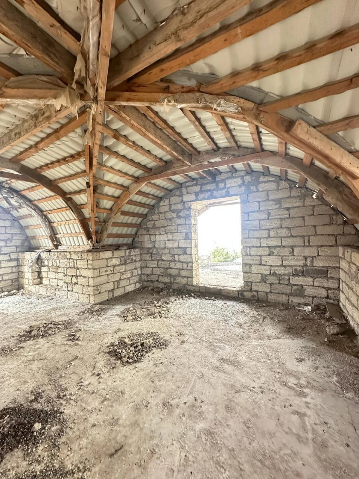 Satılır 9 otaqlı həyət evi 200 m²