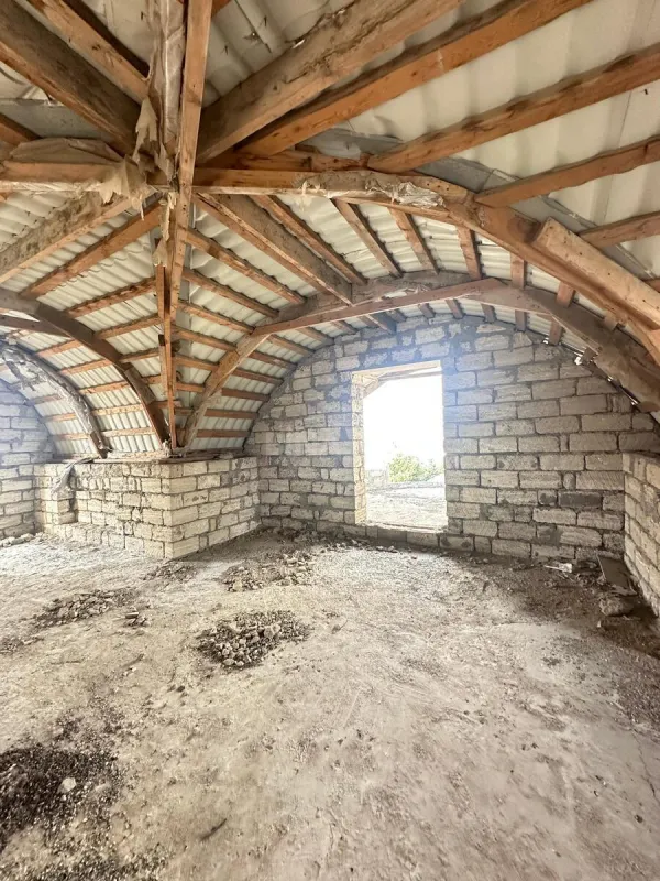 Satılır 9 otaqlı həyət evi 200 m²