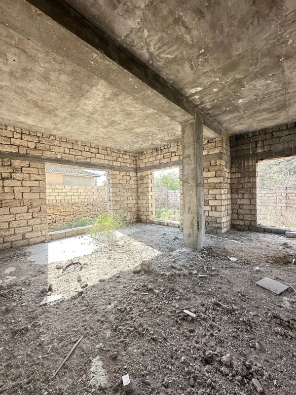 Satılır 9 otaqlı həyət evi 200 m²