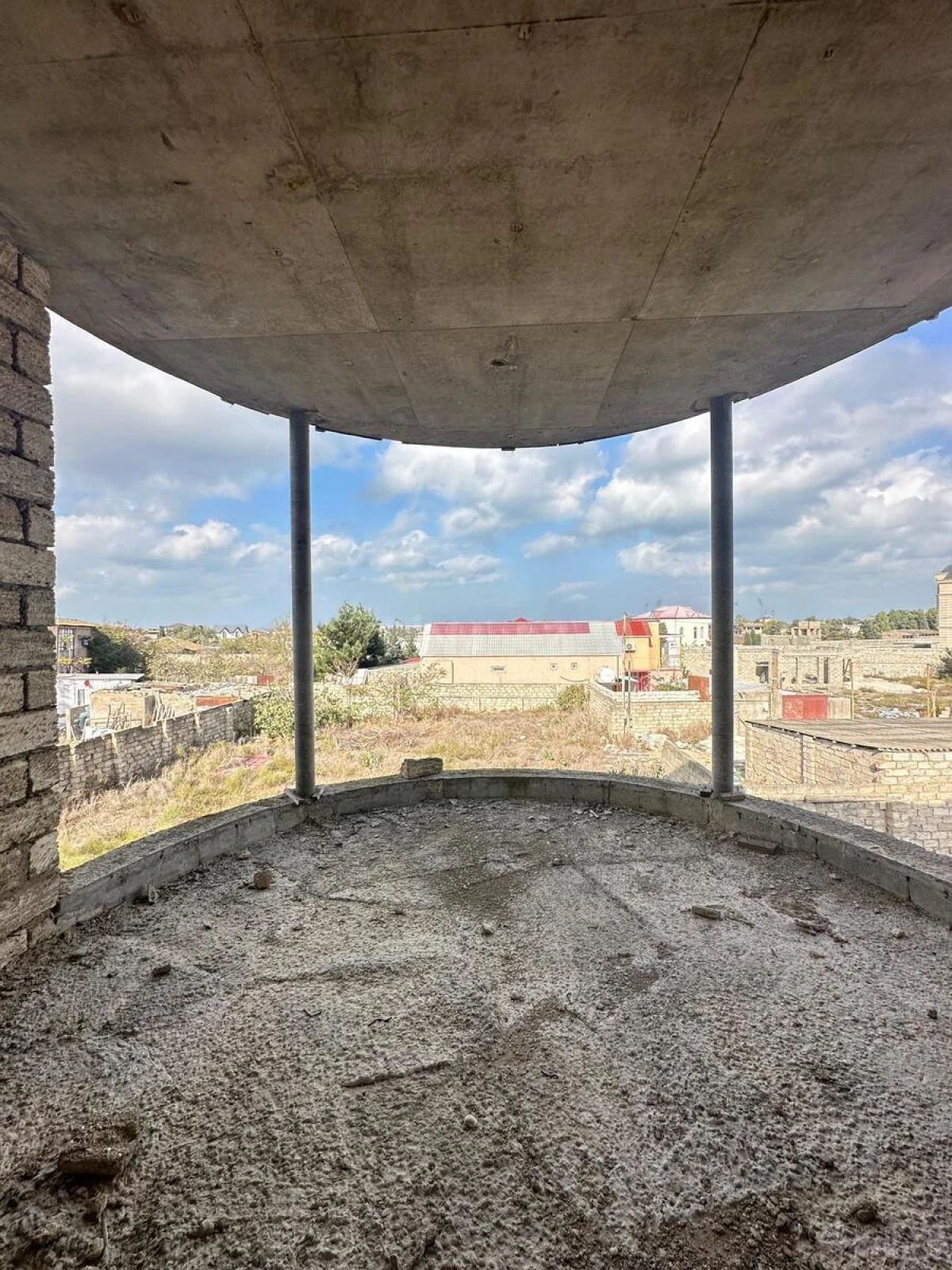 Satılır 9 otaqlı həyət evi 200 m²