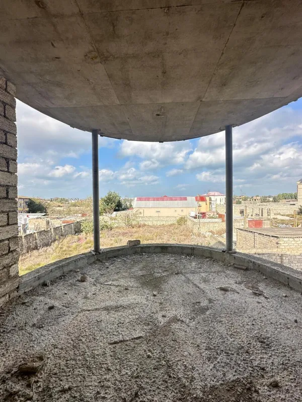 Satılır 9 otaqlı həyət evi 200 m²