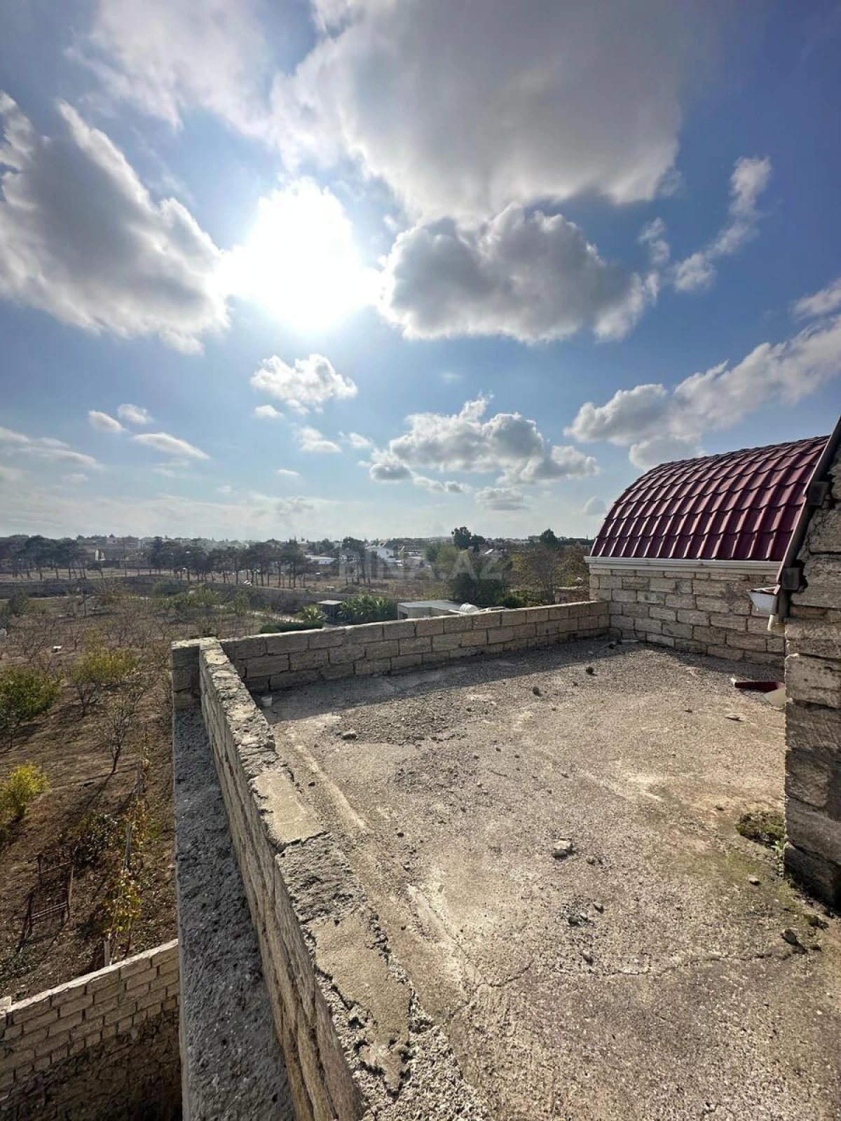 Satılır 9 otaqlı həyət evi 200 m²